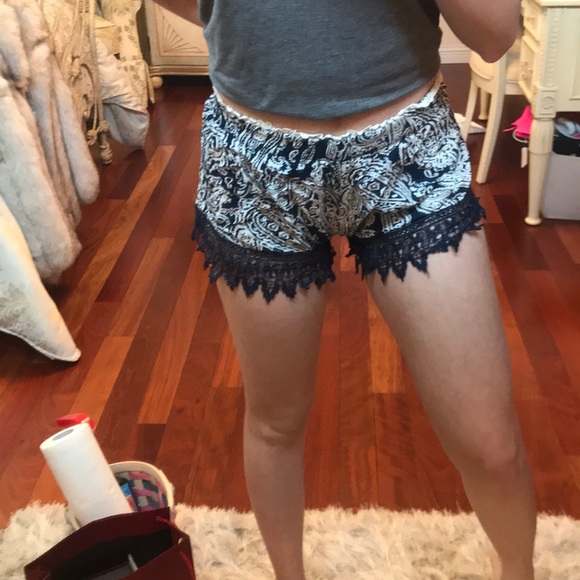 Lace trimmed light weight shorts - Picture 1 of 3